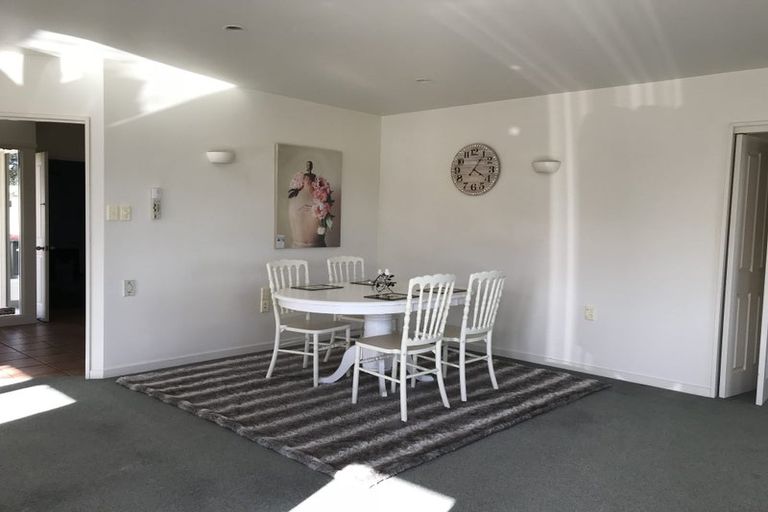 Photo of property in 2/271 Memorial Avenue, Burnside, Christchurch, 8053