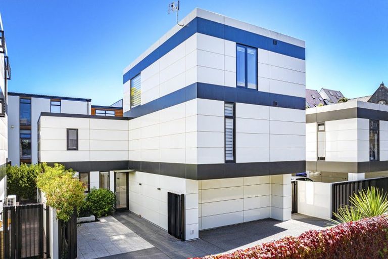 Photo of property in 26a Peterborough Street, Christchurch Central, Christchurch, 8013
