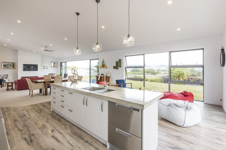 Photo of property in 60 Rodeo Drive, Kelvin Grove, Palmerston North, 4414