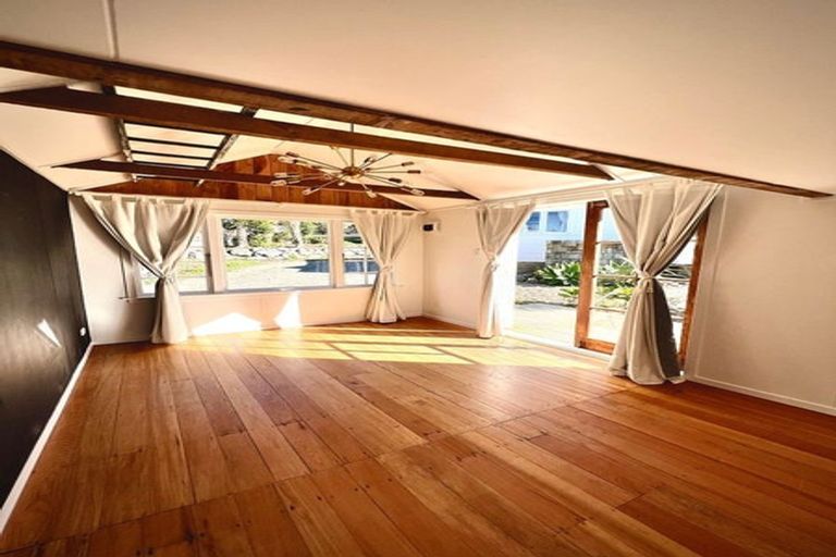 Photo of property in 20 Mcfarlane Street, Oakura, 4314