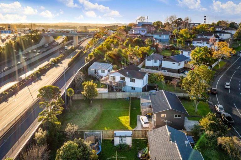 Photo of property in 37a Oreil Avenue, West Harbour, Auckland, 0618