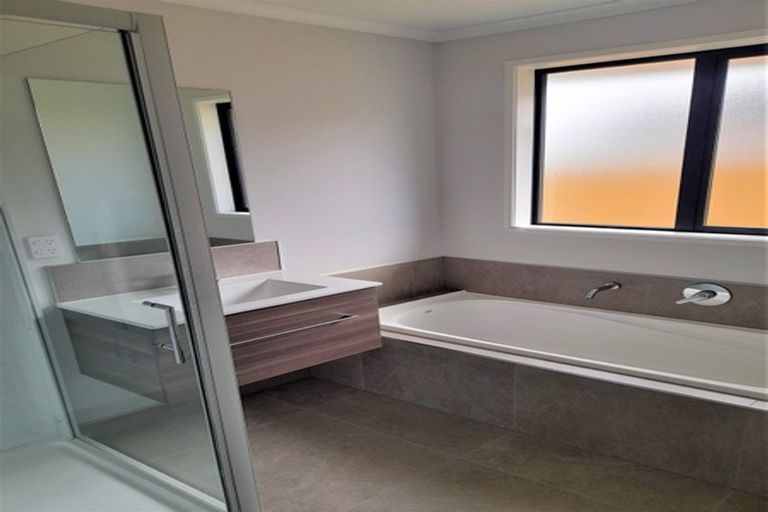 Photo of property in 14 Peacock Place, Pokeno, 2402