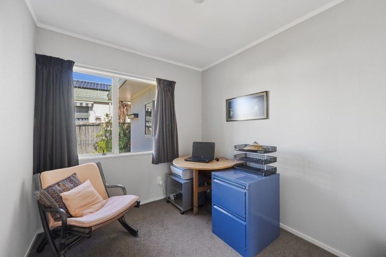 Photo of property in 17 Kingsgate Avenue, Havelock North, 4130