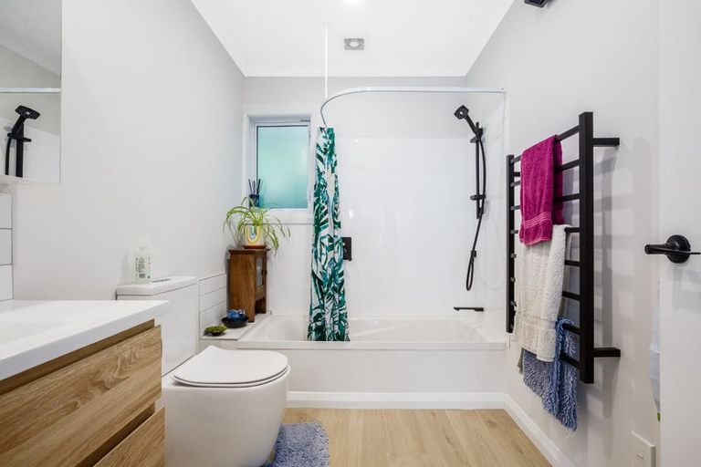 Photo of property in 15 Howard Road, Point Howard, Lower Hutt, 5013