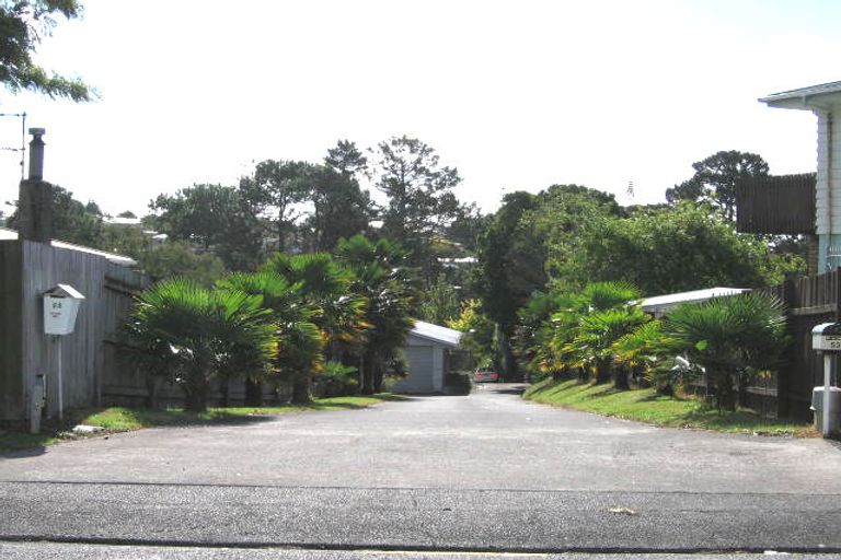 Photo of property in 55 Barrys Road, Glendene, Auckland, 0602