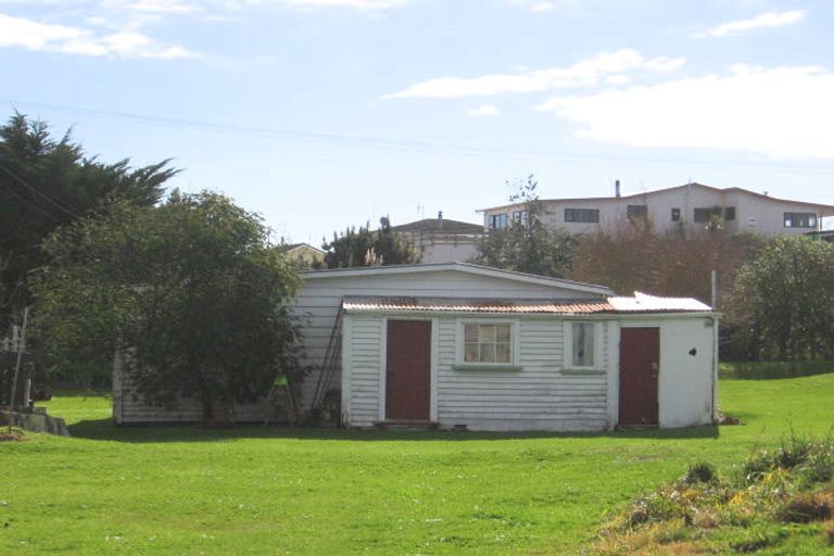 Photo of property in 21 Hall Place, Foxton Beach, Foxton, 4815