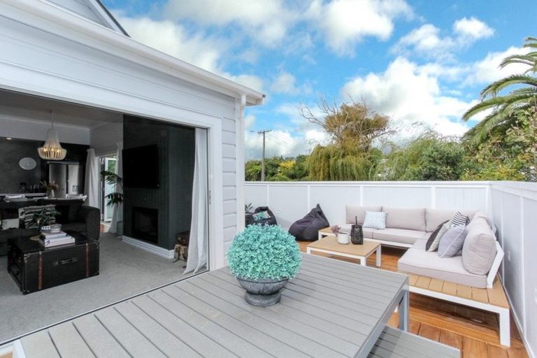 Photo of property in 36 Belt Road, Moturoa, New Plymouth, 4310