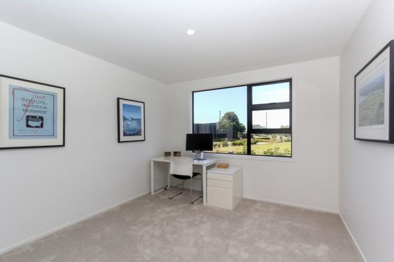 Photo of property in 3 Kotare Drive, Waiwhakaiho, New Plymouth, 4312