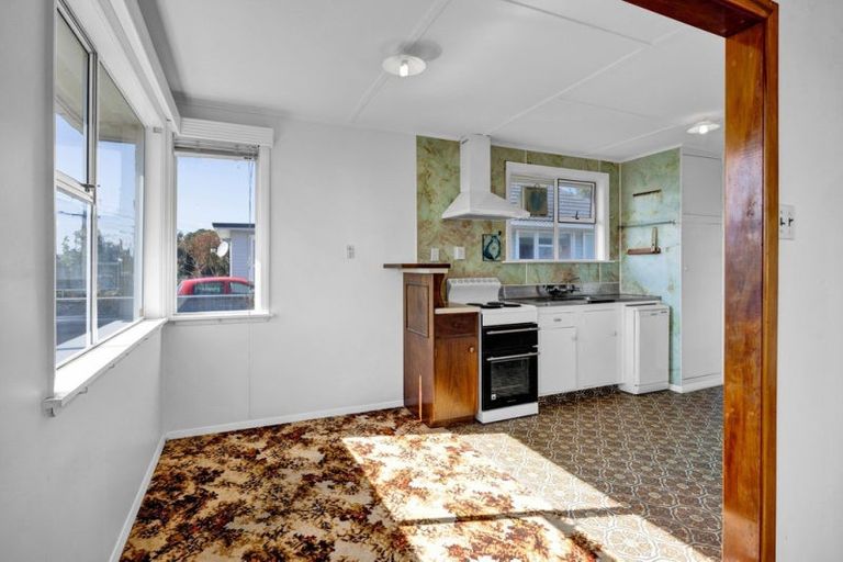 Photo of property in 277 South Road, Hawera, 4610