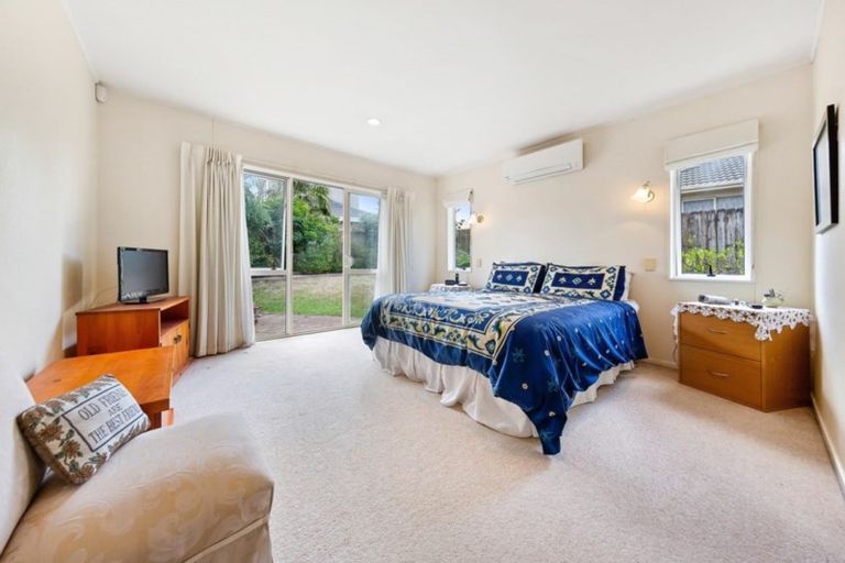 Photo of property in 114 Golfland Drive, Golflands, Auckland, 2013