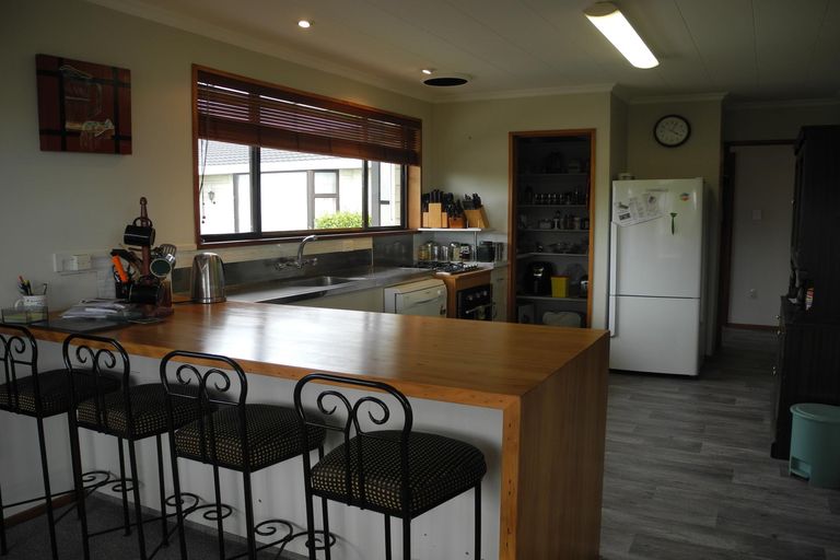 Photo of property in 12 Timaru Road, Waimate, 7924