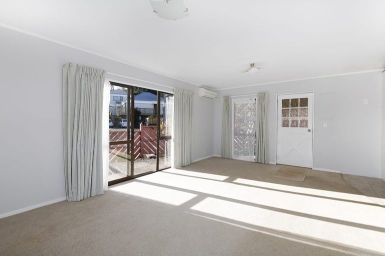 Photo of property in 2d Black Rock Road, Newlands, Wellington, 6037