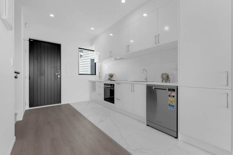 Photo of property in 5/17 Barneys Farm Road, Clendon Park, Auckland, 2103