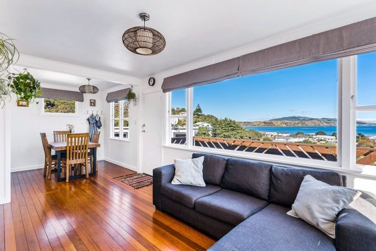 Photo of property in 32 Cluny Road, Plimmerton, Porirua, 5026