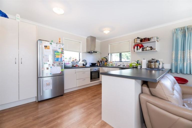 Photo of property in 24 Denver Avenue, Sunnyvale, Auckland, 0612