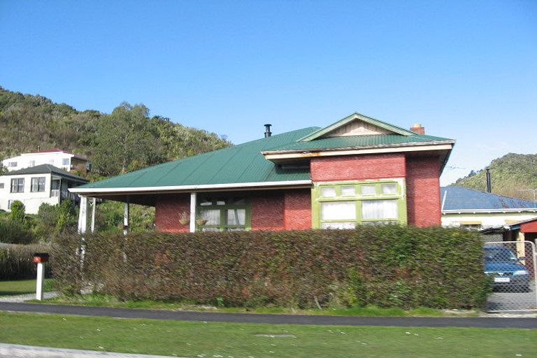 Photo of property in 9 Taylor Street, Cobden, Greymouth, 7802