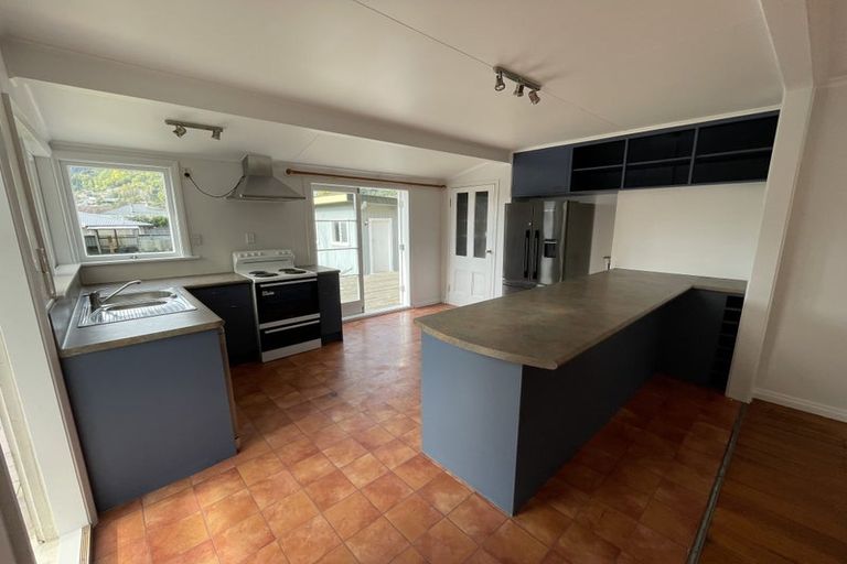 Photo of property in 24 Durham Street, Picton, 7220