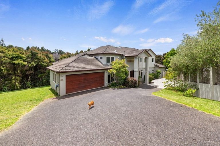 Photo of property in 38 Ravenstone Place, Chatswood, Auckland, 0626