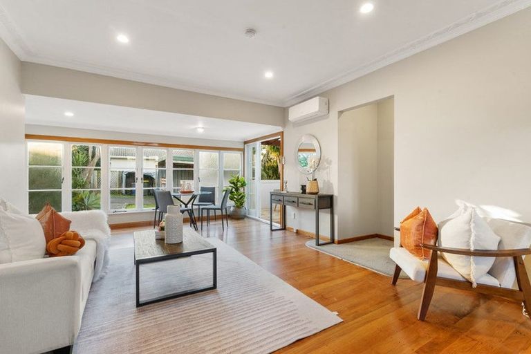 Photo of property in 55 Eastglen Road, Glen Eden, Auckland, 0602