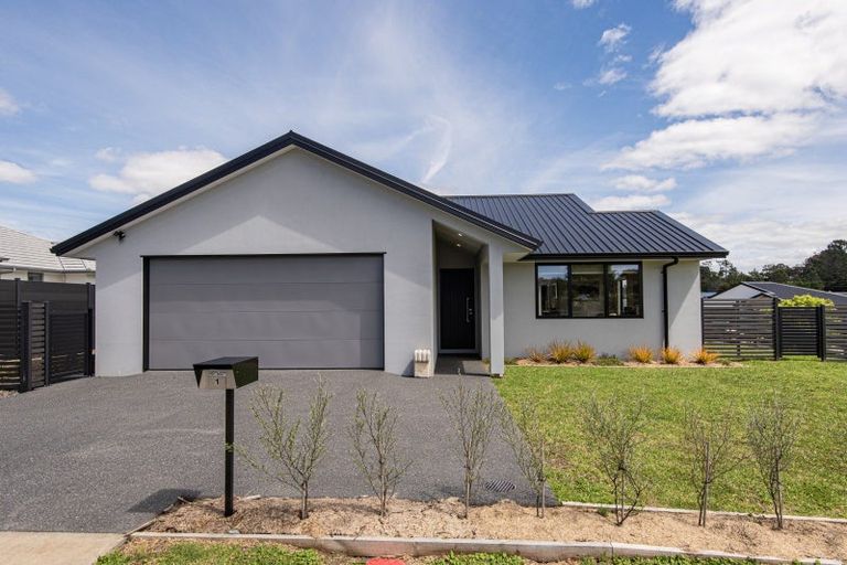 Photo of property in 1 Glenbervie Drive, Glenbervie, 0173