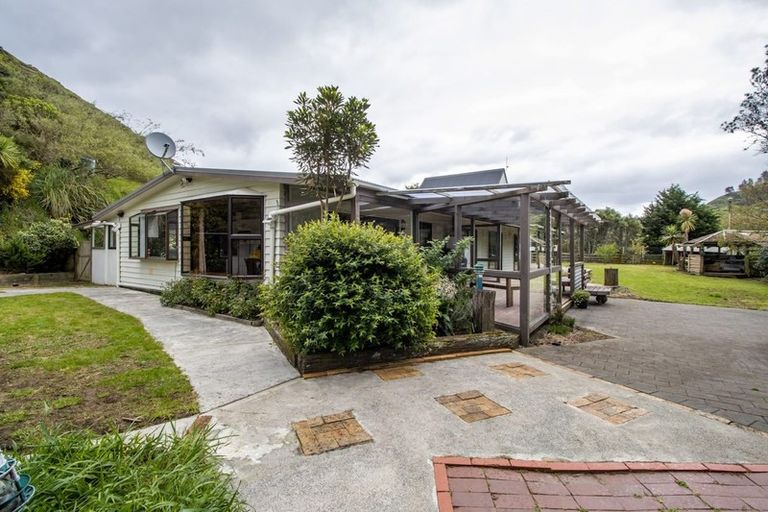 Photo of property in 1094 Paekakariki Hill Road, Paekakariki Hill, Porirua, 5381