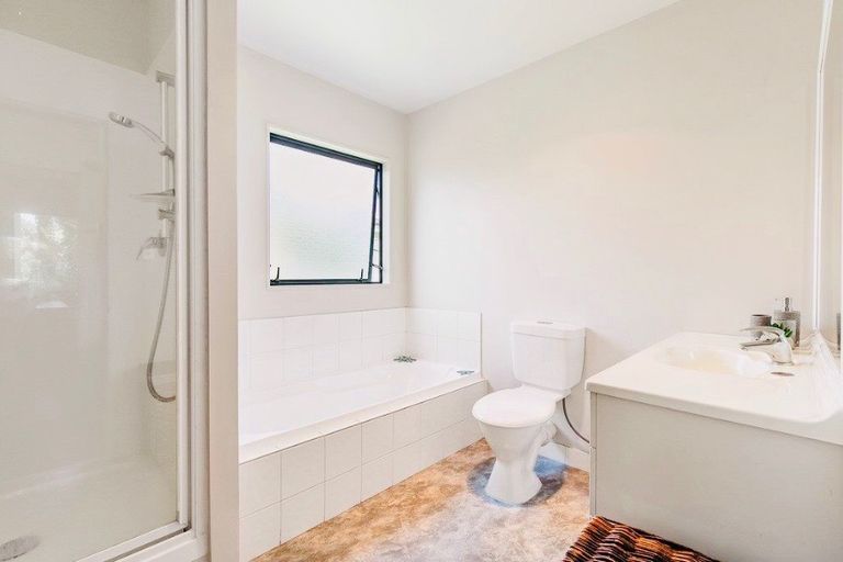 Photo of property in 2 Braeburn Place, Takanini, 2112