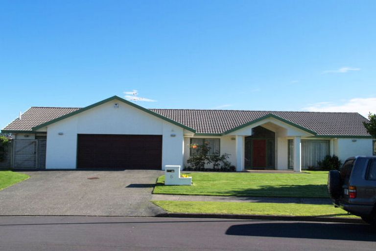 Photo of property in 6 Orohena Close, Northpark, Auckland, 2013
