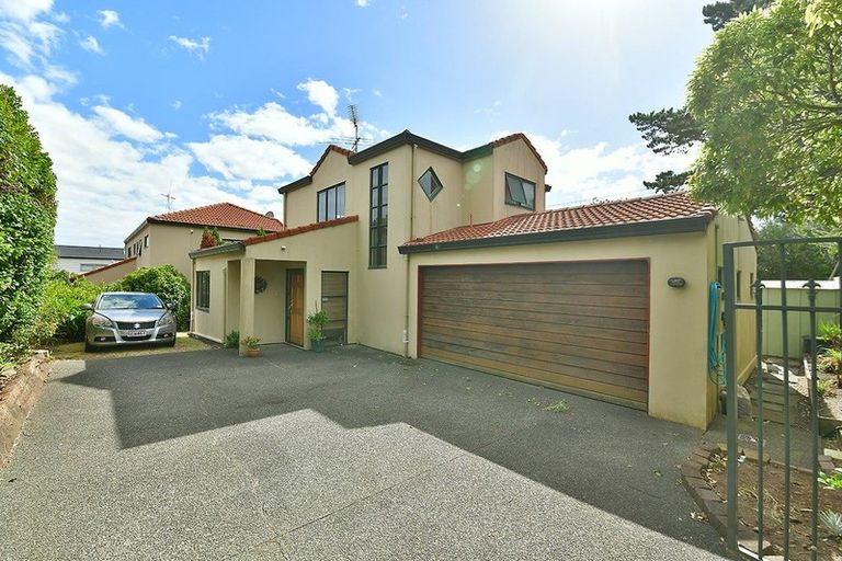 Photo of property in 3/275 East Coast Road, Mairangi Bay, Auckland, 0630