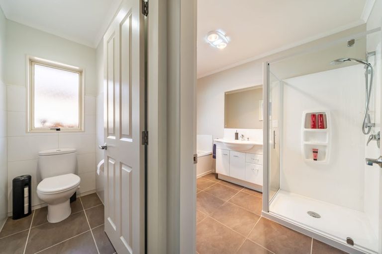 Photo of property in 48 King Charles Drive, Kingsley Heights, Upper Hutt, 5018