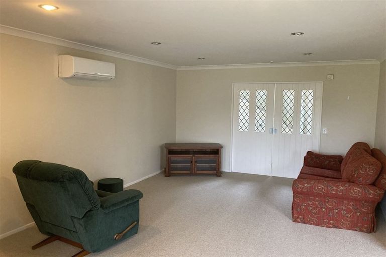Photo of property in 14 Moore Crescent, Carterton, 5713