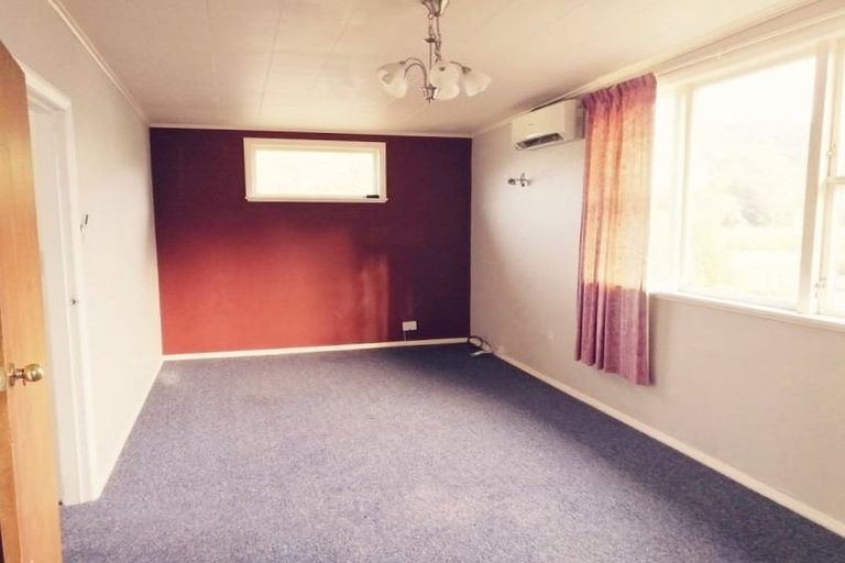 Photo of property in 40 Parenga Street, Wainuiomata, Lower Hutt, 5014