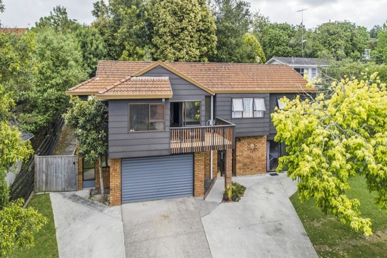 Photo of property in 20 Sandiacre Way, Browns Bay, Auckland, 0630