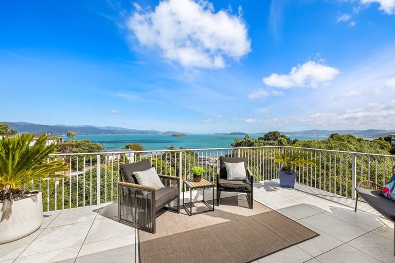 Photo of property in 4 Singers Road, Korokoro, Lower Hutt, 5012