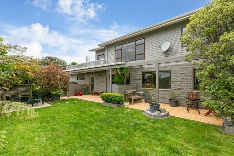Photo of property in 30 Woodman Drive, Tawa, Wellington, 5028