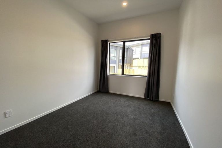 Photo of property in 4/62 Spenmoor Street, Newlands, Wellington, 6037