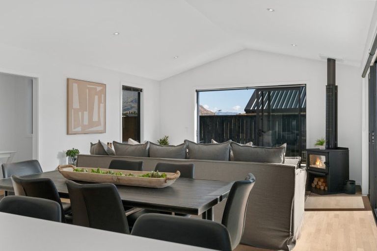 Photo of property in 64 Howden Drive, Jacks Point, 9371