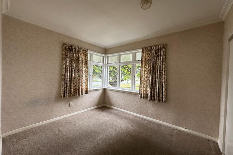 Photo of property in 72 Queenwood Road, Levin, 5510