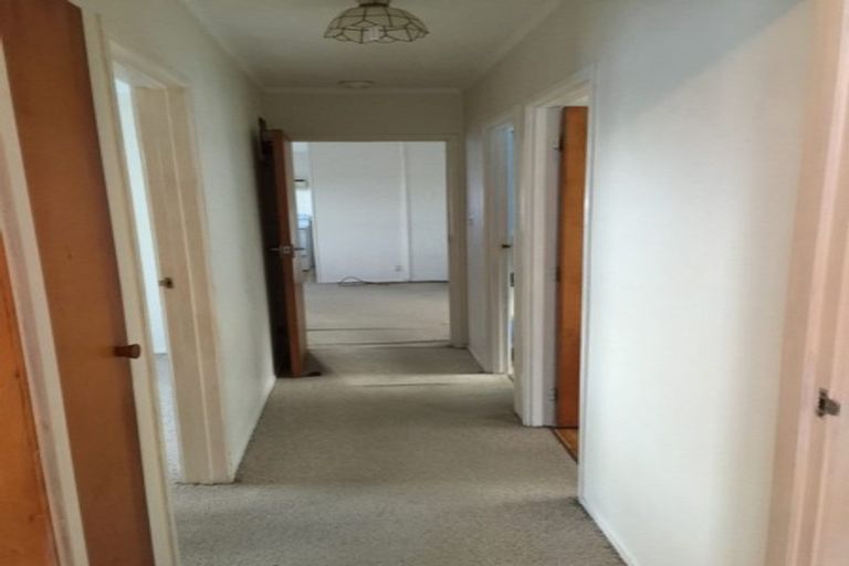 Photo of property in 1/3 Mcquoid Place, Glenfield, Auckland, 0629