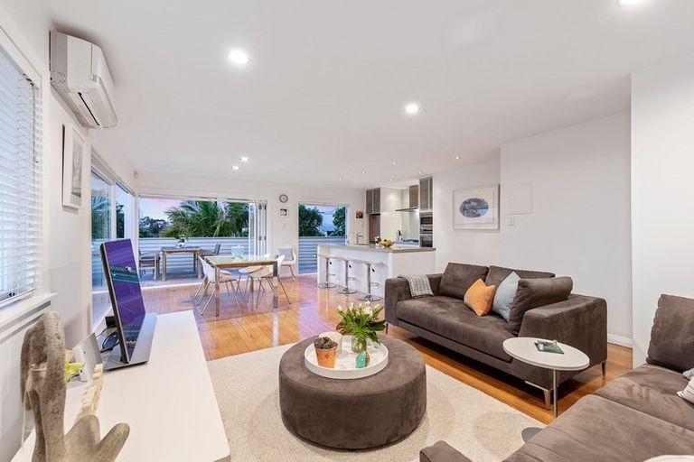 Photo of property in 121 Warnock Street, Westmere, Auckland, 1022