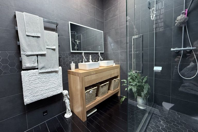 Photo of property in 35 Birkdale Road, Birkdale, Auckland, 0626