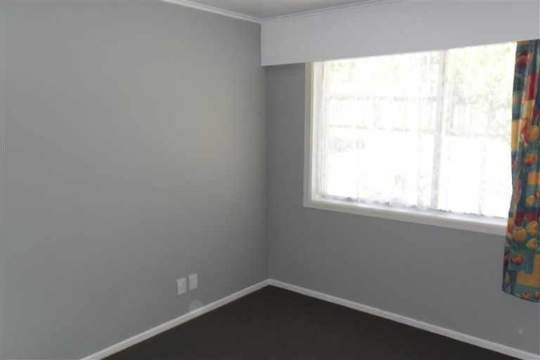 Photo of property in 16 Hillside Drive, Maoribank, Upper Hutt, 5018