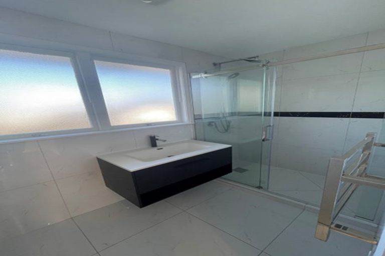 Photo of property in 1/13a Frost Road, Mount Roskill, Auckland, 1041