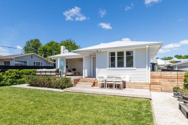 Photo of property in 12 Nimon Street, Havelock North, 4130