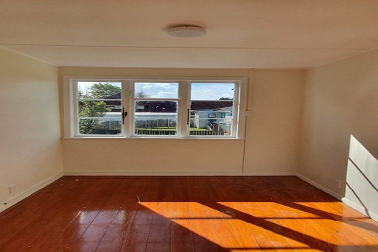 Photo of property in 1 Coles Crescent, Papakura, 2110