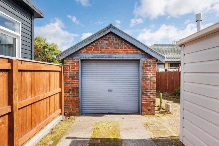 Photo of property in 17 Haydon Street, Roslyn, Palmerston North, 4414