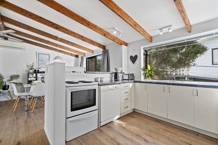 Photo of property in 1/25 Savoy Road, Glen Eden, Auckland, 0602