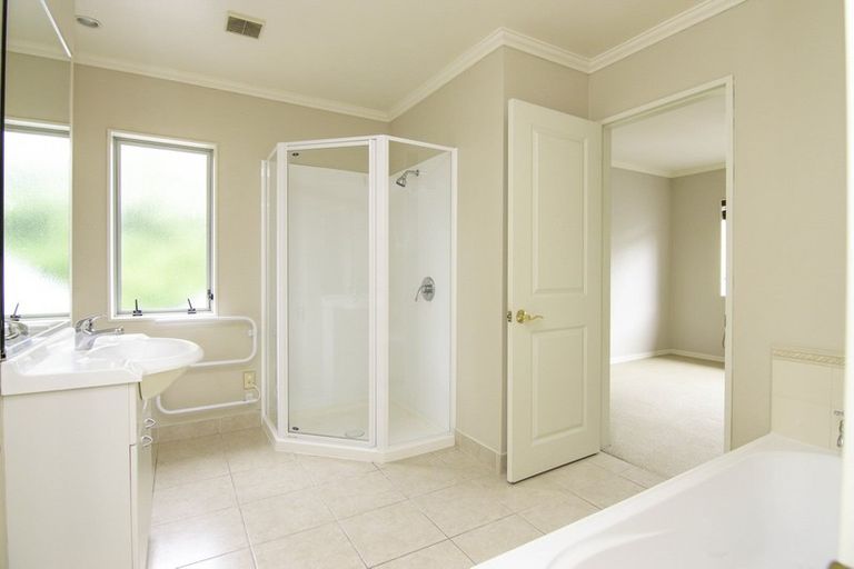 Photo of property in 4 Pastoral Lane, Hokowhitu, Palmerston North, 4410