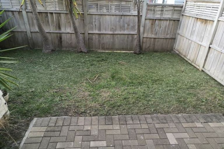 Photo of property in 139/2 Armoy Drive, East Tamaki, Auckland, 2016