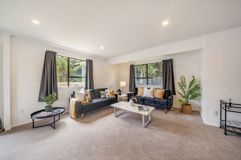Photo of property in 13 King Charles Drive, Kingsley Heights, Upper Hutt, 5018
