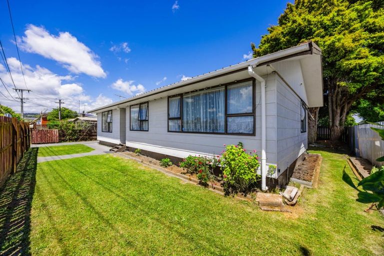 Photo of property in 2/2 Resolute Way, Papakura, 2110